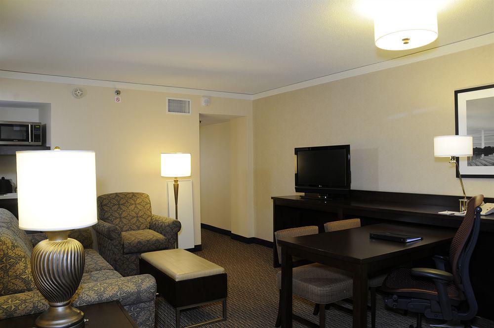 Embassy Suites Tysons Corner Exteriör bild