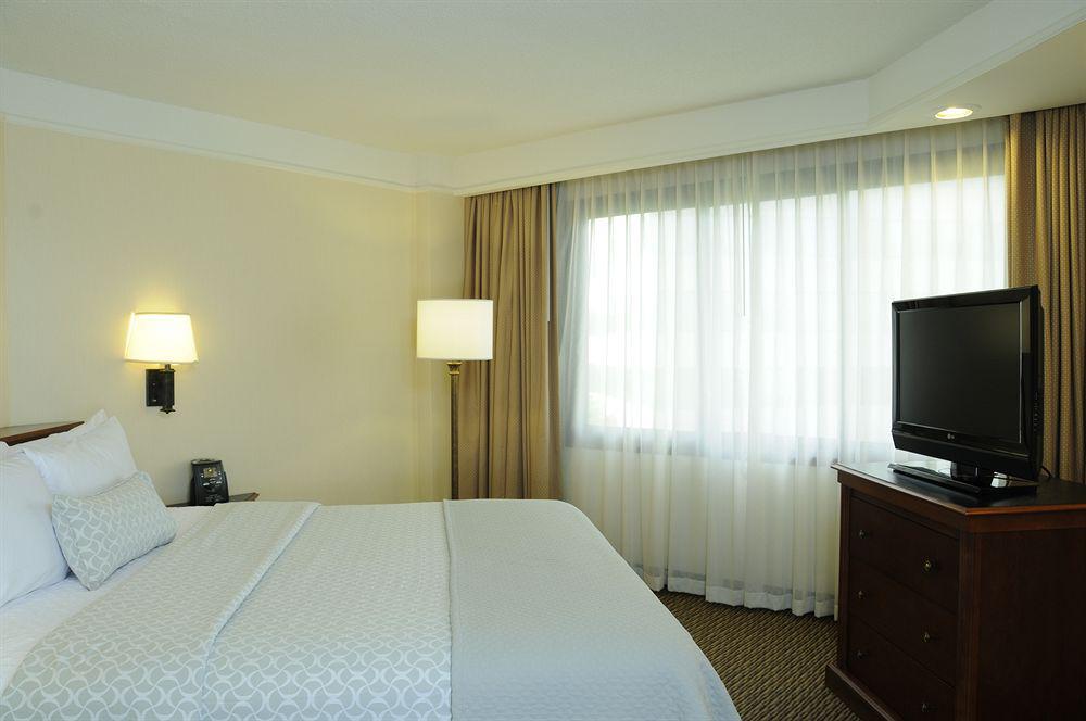 Embassy Suites Tysons Corner Rum bild