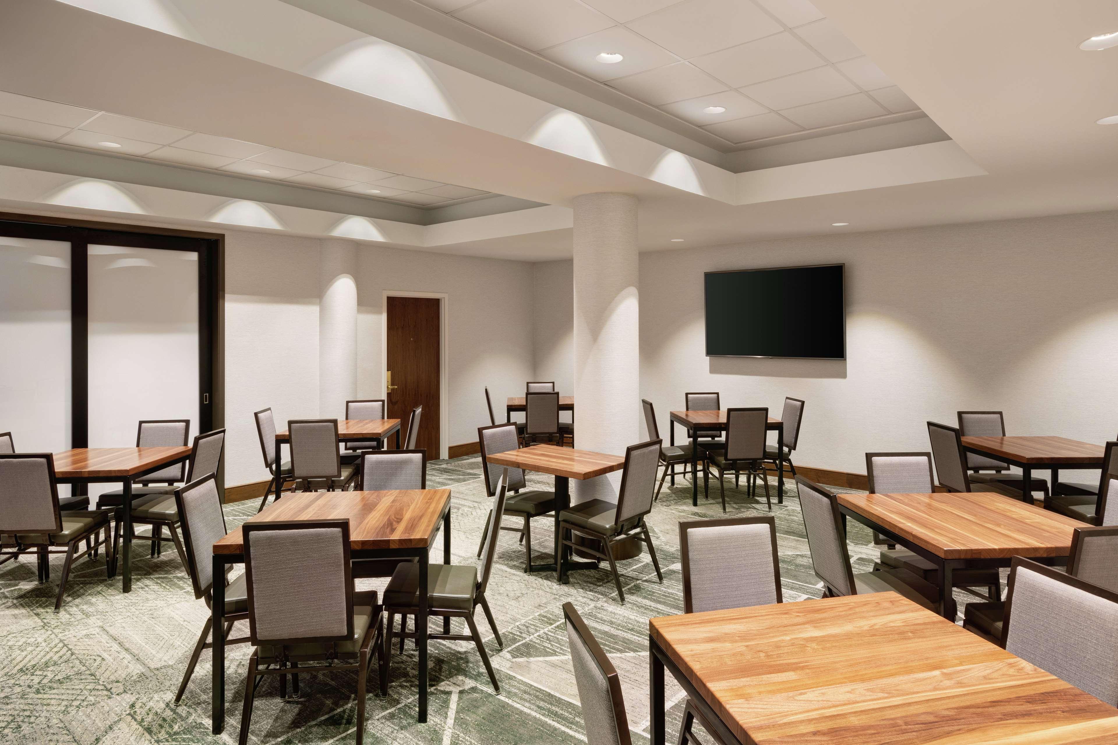 Embassy Suites Tysons Corner Exteriör bild