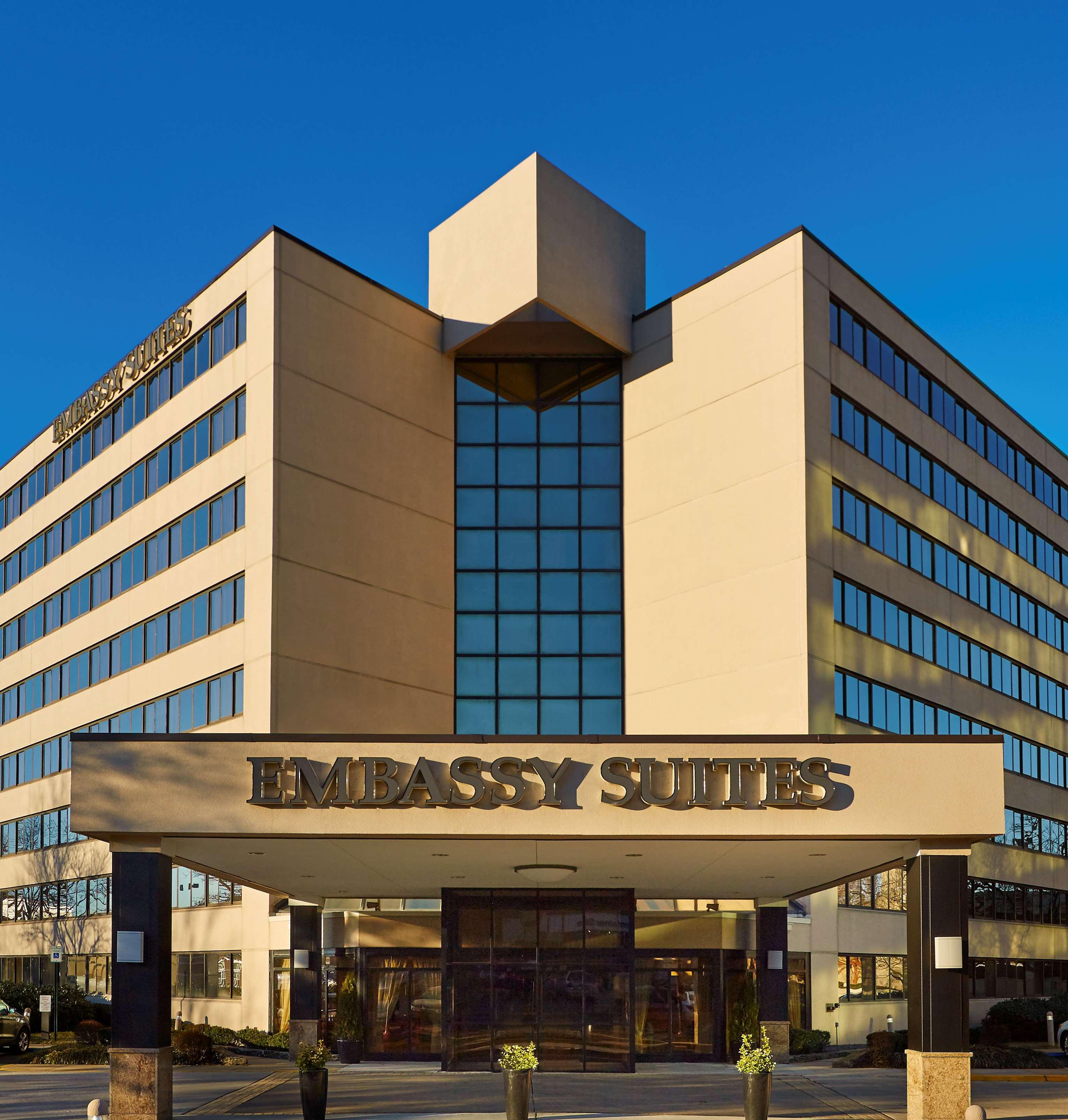 Embassy Suites Tysons Corner Exteriör bild