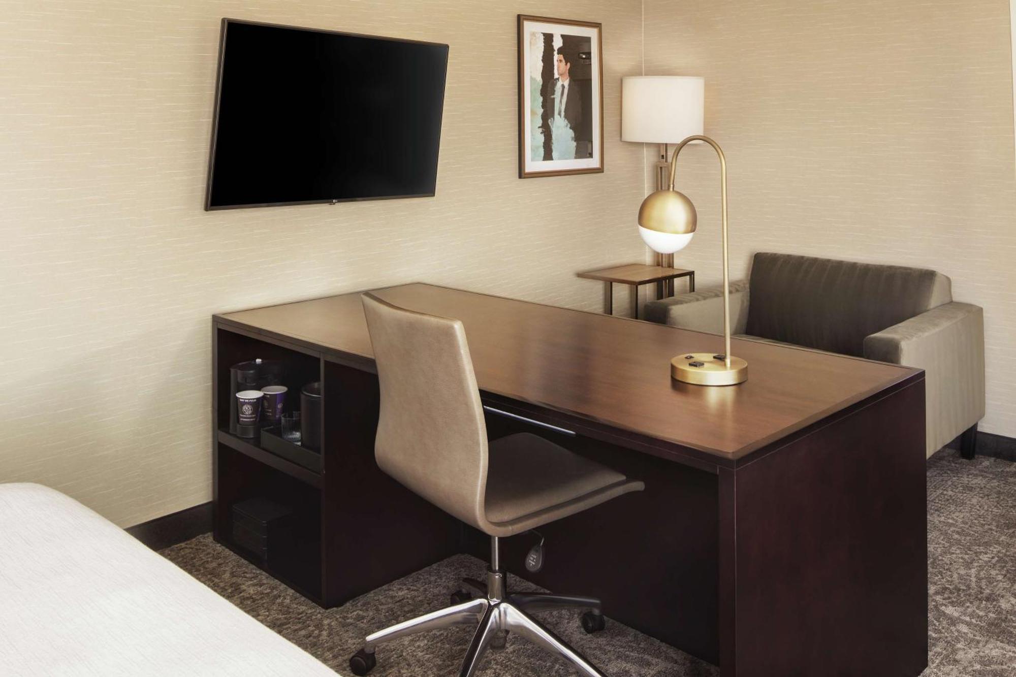 Embassy Suites Tysons Corner Exteriör bild