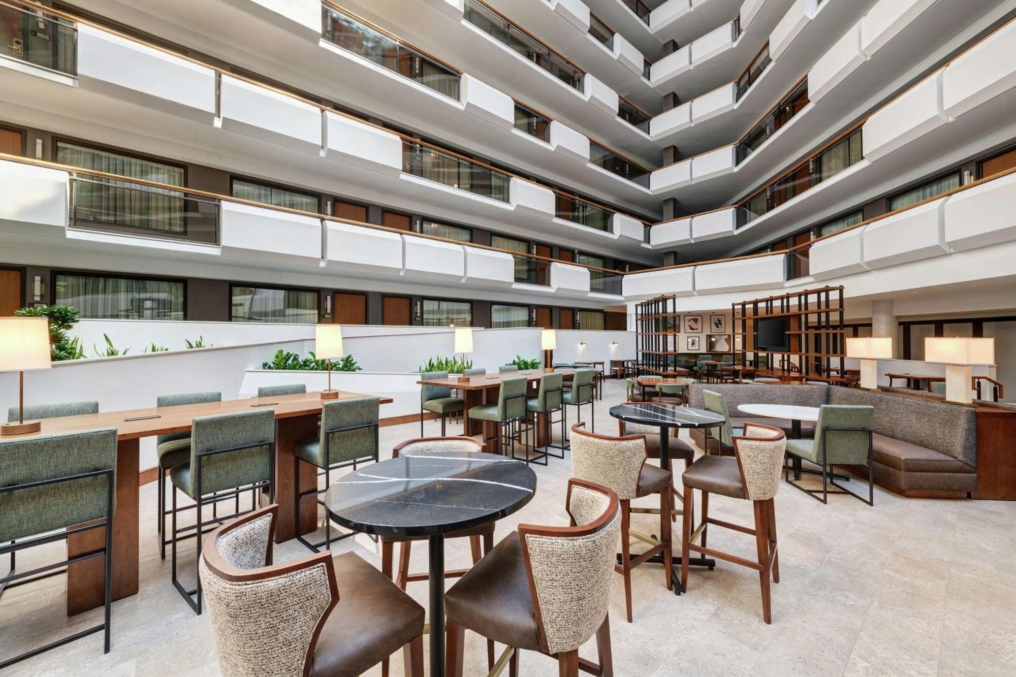 Embassy Suites Tysons Corner Exteriör bild