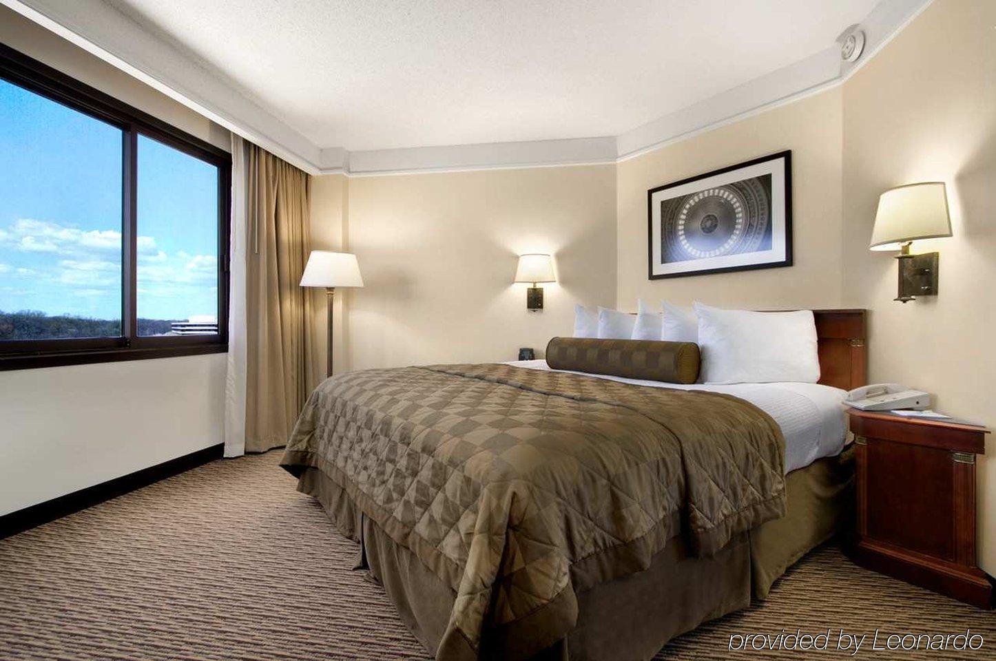 Embassy Suites Tysons Corner Rum bild
