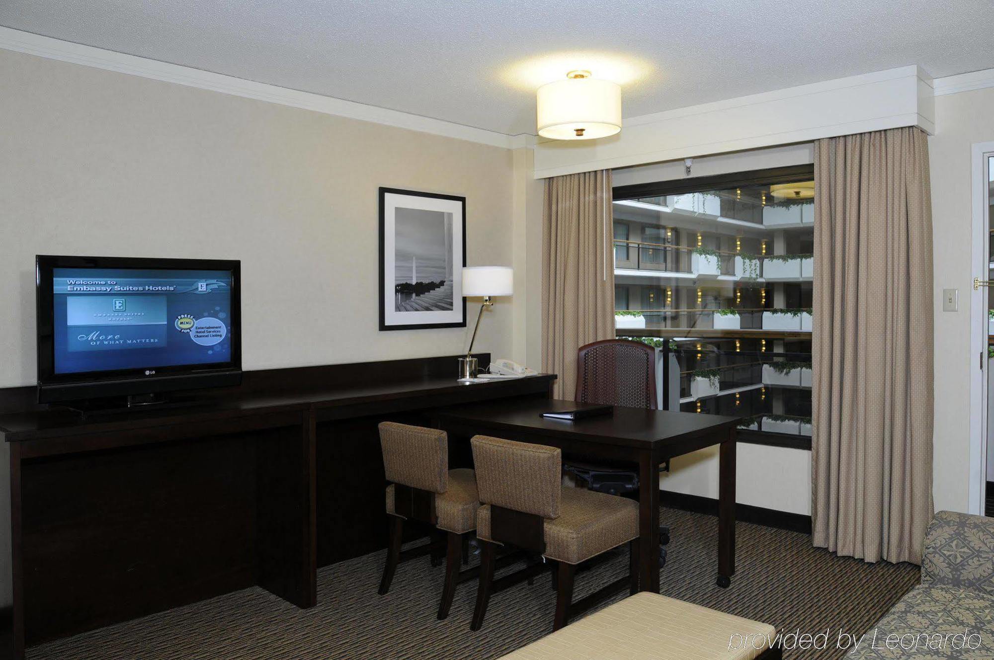 Embassy Suites Tysons Corner Rum bild