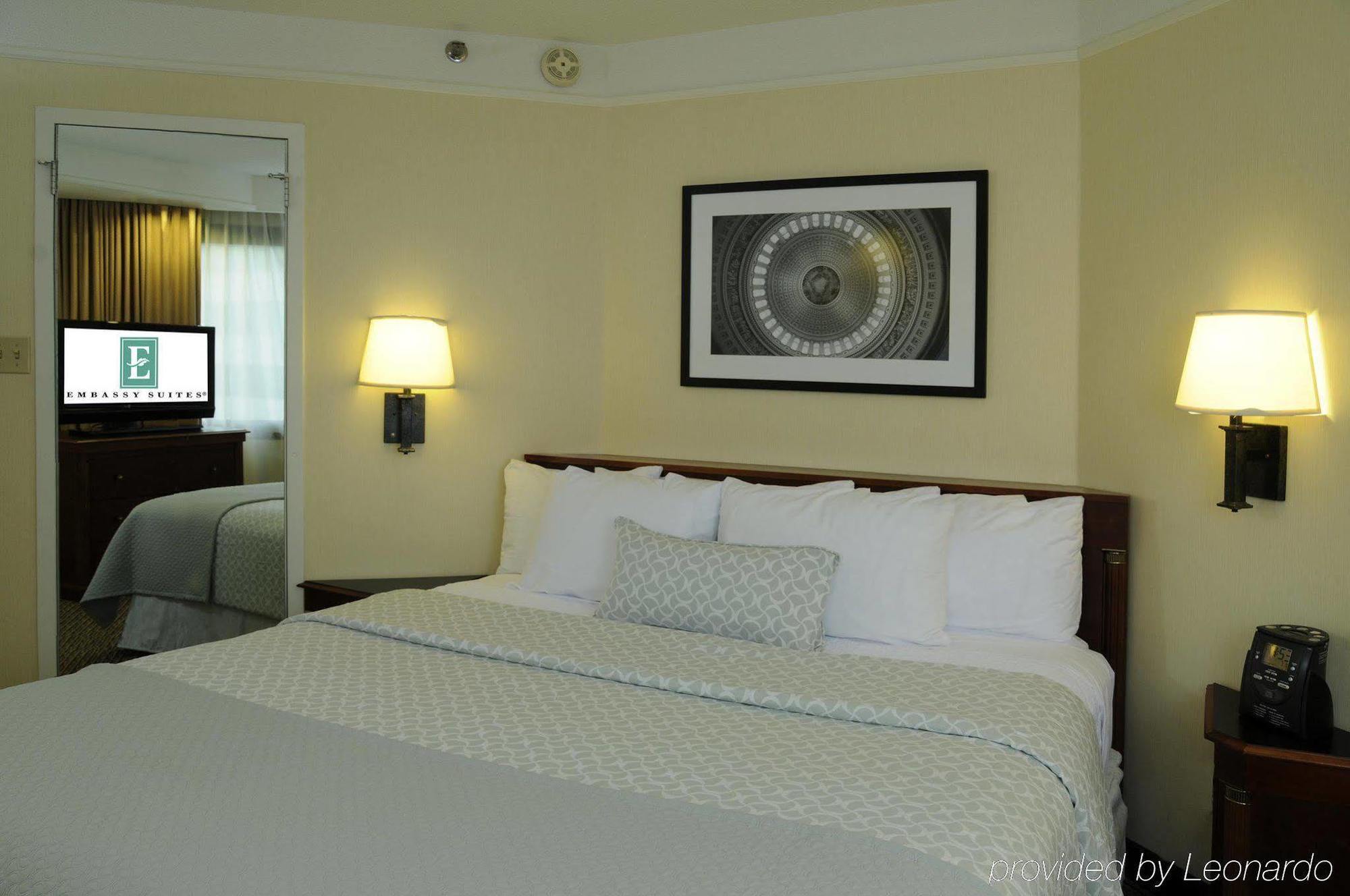 Embassy Suites Tysons Corner Rum bild
