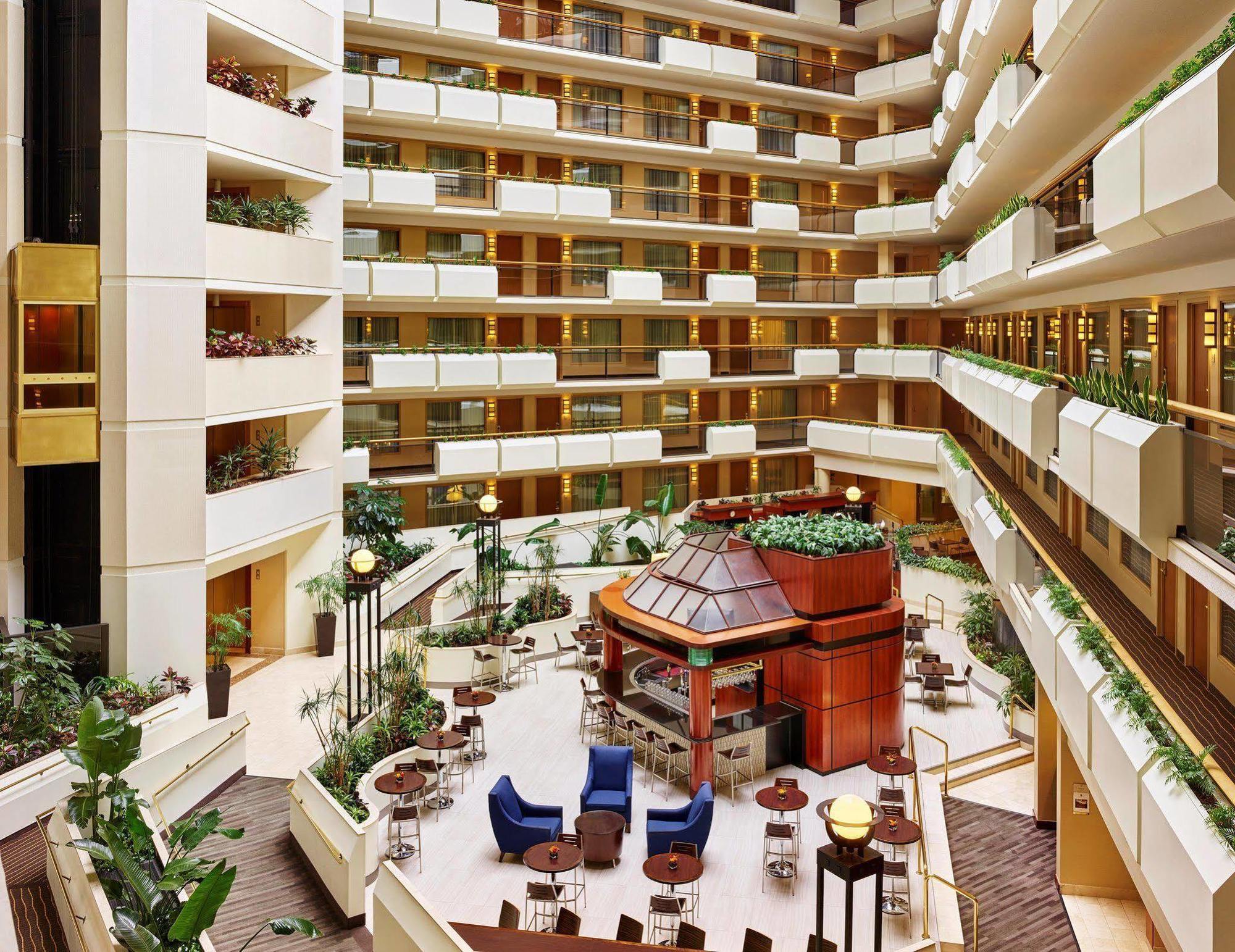 Embassy Suites Tysons Corner Exteriör bild